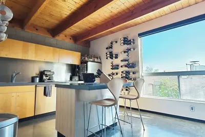 Image de Downtown Modern Loft Steps from Roosevelt Row-Smart Living, Garage, Pool & Yard