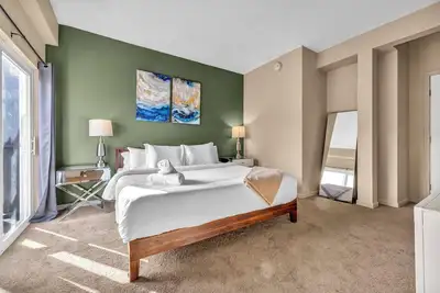 Image de 2-Story Townhouse in the Heart of Downtown