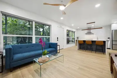 Image de Modern Montrose Marvel 2br/2Bath