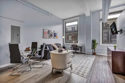 Image de Cozy studio in delightful Cleveland with gym, parking and Ac