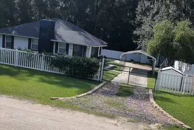 Image de Charming 2-bedroom, 1 bath, game room 2 closed in patios, house in lovely Ocala