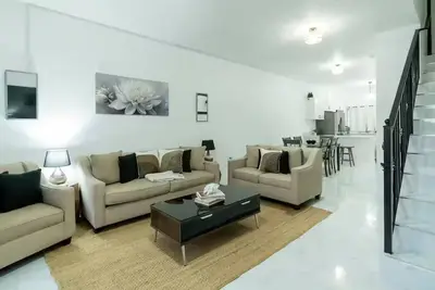 Image de The Lotus @ Belaire: New Luxury Home w. Ocean View