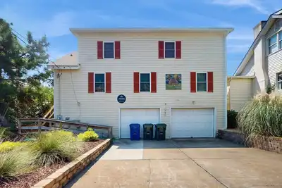 Image de Oceanfront beach cottage with large deck & W/D - dog-friendly