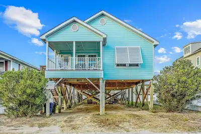 Image de Third-row cottage featuring central Ac, private W/D & free WiFi