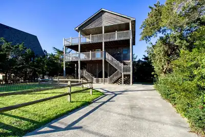 Image de 1 Good Life: Between beach & sound w/ pool