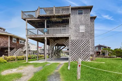 Image de Waterfront home with private hot tub, dock, sound views & decks - dog-friendly