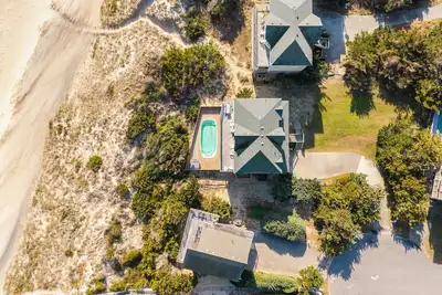 Image de Oceanfront house with private pool, hot tub, & washer/dryer