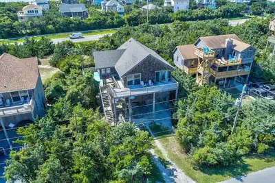 Image de Lovely home with ocean view, beach access, pool, hot tub, & W/D - dog-friendly