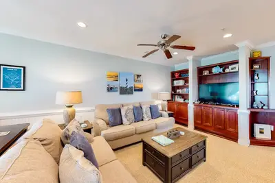 Image de Waterfront Condo w/ Free WiFi, Central Ac, Private Washer/Dryer, Shared Pool