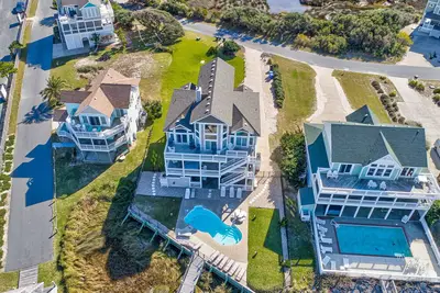 Image de Waterfront house with private pool, hot tub & fireplace - dog-friendly