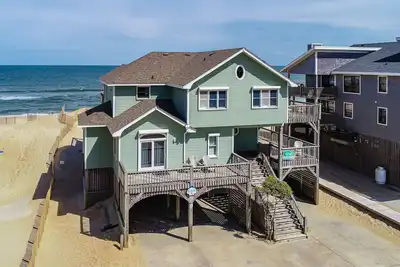 Image de The Sand Jewel: Oceanfront, Private Hot Tub, Pool Access