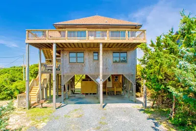 Image de 4 bedroom house with ocean view, private hot tub & pool access