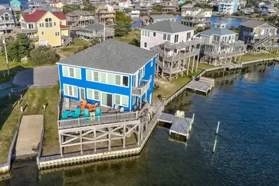 Image de Dog-Friendly Waterfront House w/ Shared Pool, Private Boat Dock, & Washer/Dryer