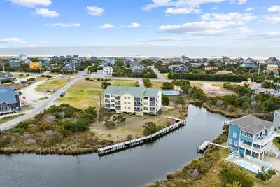Image de Scenic Waterfront Condo – Dock + Pet Friendly