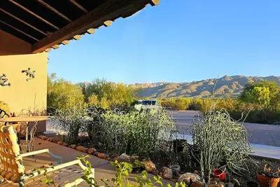 Image de Tranquil Hilltop Retreat with Stunning Desert Views