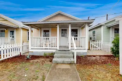 Image de Coastal cottage with short walk to the beach and fishing pier