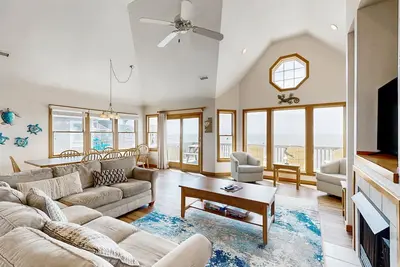 Image de Waterfront home with private hot tub, great sound view, Ac & pool access