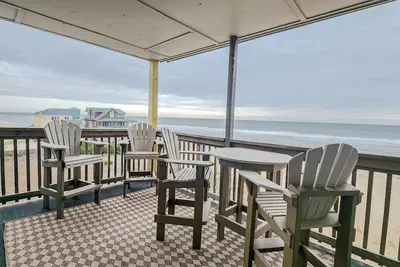 Image de Top-floor, oceanfront condo with stunning balcony views, pool, deck, central Ac