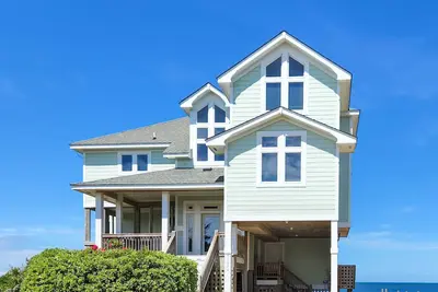 Image de Waterfront home w/ private hot tub, sunset views, WiFi, W/D, & shared pool