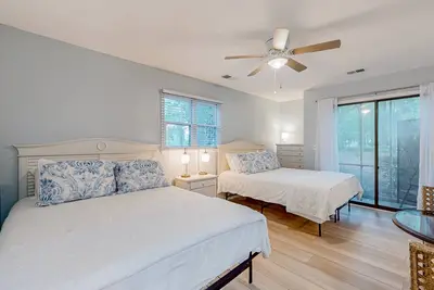 Image de Lovely stay with patio, & kitchenette - dog- & snowbird-friendly