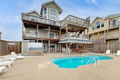 Image de Oceanfront home with ocean view, private hot tub & pool, & washer/dryer