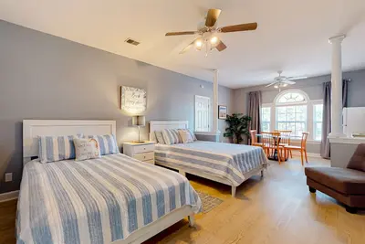 Image de Coastal Suite with golf course view and shared pool access