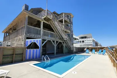 Image de Expansive oceanfront home with private hot tub & pool, central Ac, & W/D