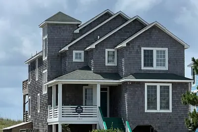 Image de Three-story beachfront home with private pool, hot tub, decks, & ocean views