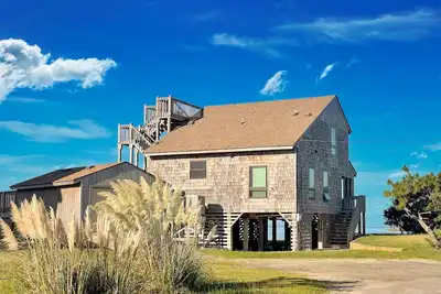 Image de On Point 470: Waterfront home w/water access, private hot tub & rooftop deck