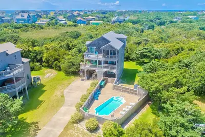 Image de Waterfront house near beach access with Ac, private pool & hot tub -dog-friendly