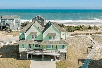 Image de Beautiful Buxton townhouse with ocean view - pool access, washer/dryer & Ac