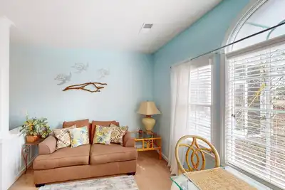 Image de Convenient studio with outdoor pool, patio, central Ac & beach access