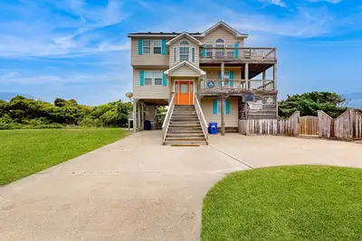 Image de Inviting house with central Ac, private pool, hot tub, ocean views, & W/D