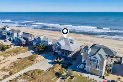 Image de Oceanfront home with hot tub, WiFi, ocean view, central Ac, & washer/dryer