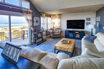 Image de Dog-friendly, oceanfront escape with private pool, hot tub, boardwalk & decks