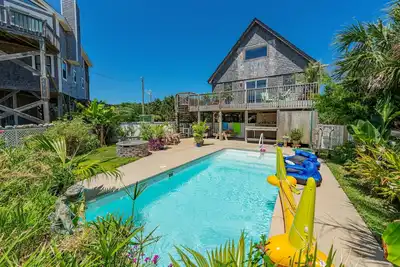 Image de Dog-friendly home with private pool, firepit, fenced yard, covered patio, & deck