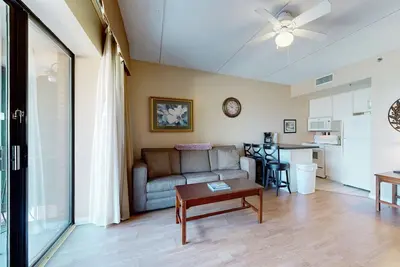 Image de Condo w/ Private Balcony & Lovely River Views in Walkable Locale