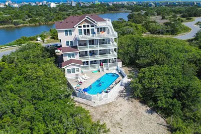Image de Water-view home with private pool, hot tub, game room, amazing decks, & elevator
