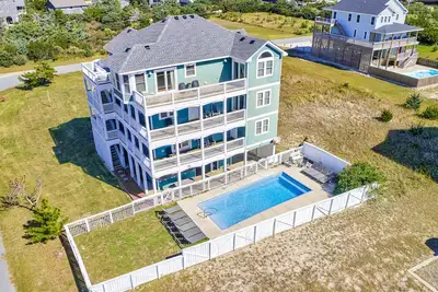 Image de Stately and dog-friendly beach home near water with private pool & hot tub
