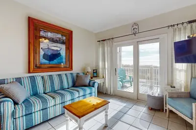 Image de First-floor oceanfront home with outdoor pool, hot tub, washer/dryer - dog-friendly