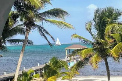 Image de Beachfront Oceanview 2br/2ba Condo -Sleeps 6, Pool, South Ambergris Caye, Belize
