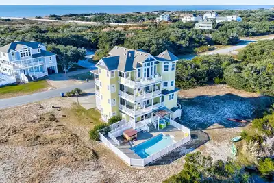 Image de Lakefront, dog-friendly home with W/D, private pool & hot tub - close to beach