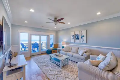 Image de Open, beautiful ocean-view home with pool, hot tub & lanai - snowbird-friendly
