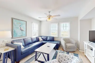 Image de Bright Buxton townhouse with pool access, fast WiFi, Ac, W/D & ocean views