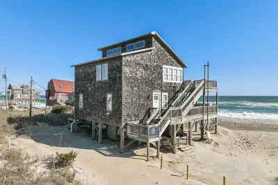 Image de Dog-friendly oceanfront home with large deck, high-speed WiFi, washer/dryer & Ac