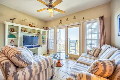 Image de Lovely home in oceanfront location with central Ac, access to pool/hot tub