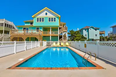 Image de Semi-oceanfront house with private pool, hot tub, & ocean views