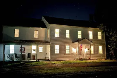Image de 4-bedroom house on the town green in the heart of charming Bridport, Vermont