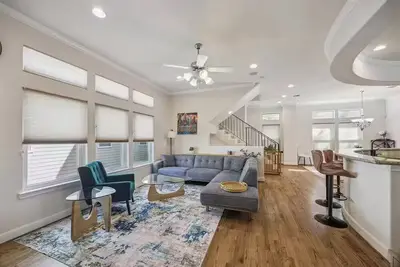 Image de The Greenhouse: 3br Retreat by the Mkt Trail