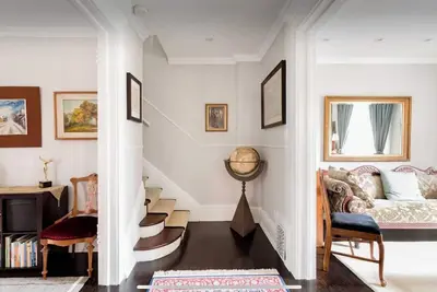 Image de Charming Century Home - Easy stroll to restaurants, parks, schools, transit